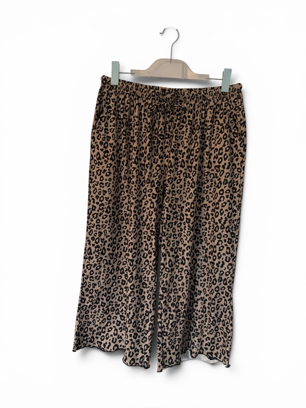 Cheetah/Leopard Animal Print Lettuce Cut Trim Cotton Capri Pants